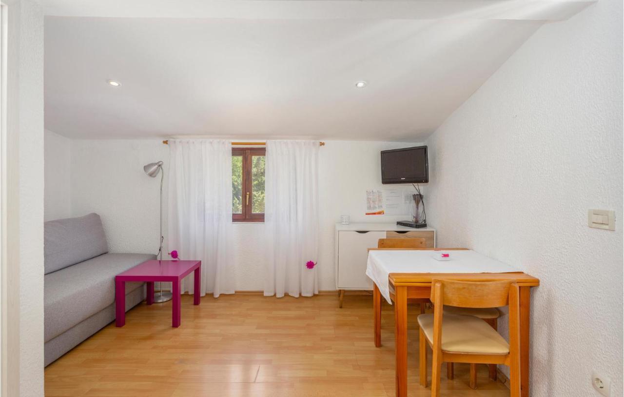 Beautiful Apartment In Omisalj With Kitchen Kültér fotó