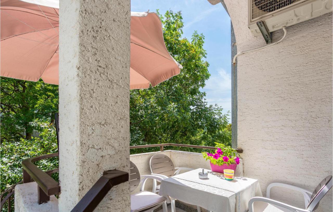 Beautiful Apartment In Omisalj With Kitchen Kültér fotó